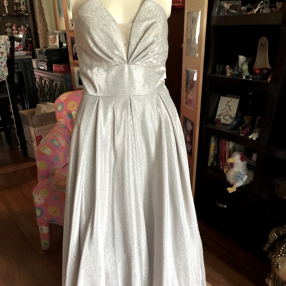Sleeveless metallic long dress